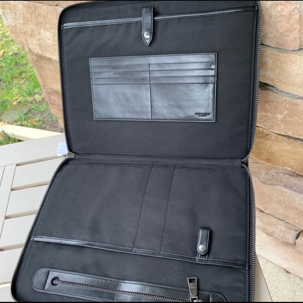 Authentic Coach sign.leather laptop/organizer case - Picture 4 of 8